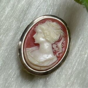 Dainty Cameo Brooch